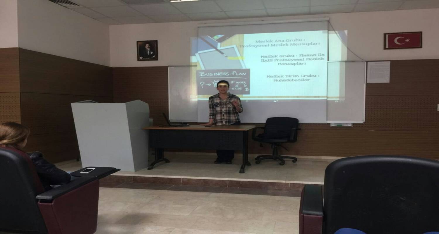 Yapı Kredi Bankası İç Denetçi Yardımcısı İlknur KARAASLAN iş hayatına dair tecrübelerini bölüm öğrencilerimiz ile paylaştı. 